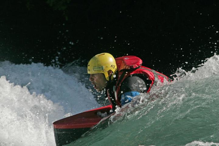 Surf the waves of isère river 