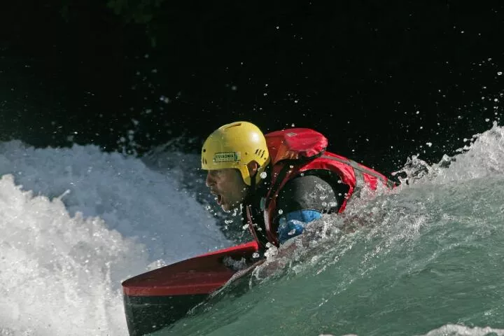 Surf the waves of isère river 