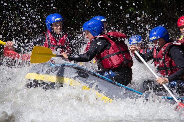Extreme rafting on Doron de Bozel river